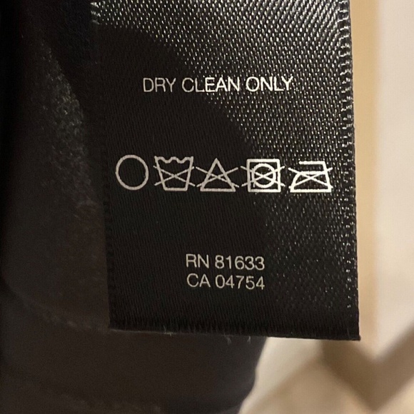 Kenneth Cole Halter Style Floral Sleeveless Top Flowy Size M High Low Keyhole - Picture 7 of 7